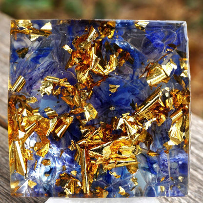 Crystal Gravel Resin Pyramid – 6cm Energy Decor (Epoxy Geometric Craft)